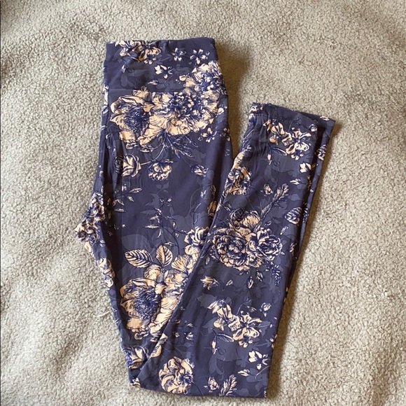 2/$18 🎉 LuLaRoe OS Leggings - Picture 1 of 2